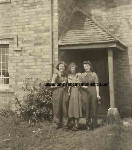 Doris (right) and Joyce at Pershore Cottage opposite the airfield 1944